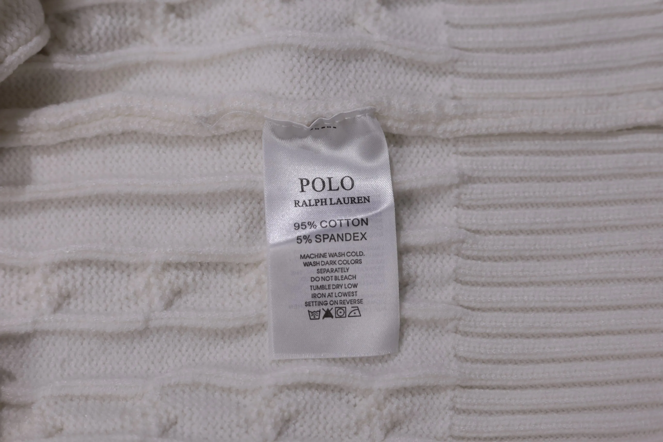P300 style number D06) 2025 Ralph Lauren #ootddailywear #秋winter sweater #knitwear wear #ralph lauren sweater #can be worn by both men and women. Finally, after the Ralph men's twist sweater full-zip bra top is available, it is finally here. The most popular sweater full-button bra top is a limited edition every year. There will not be many styles in the store! Ralph Lauren Men's Button Twist Open Chest Sweater [The shape is really nice. It can be worn alone or as a jacket. It can also be worn with a shirt underneath ~ 100% pure cotton #Practical wear. Colors, white, navy blue, khaki, gray, size S to XL